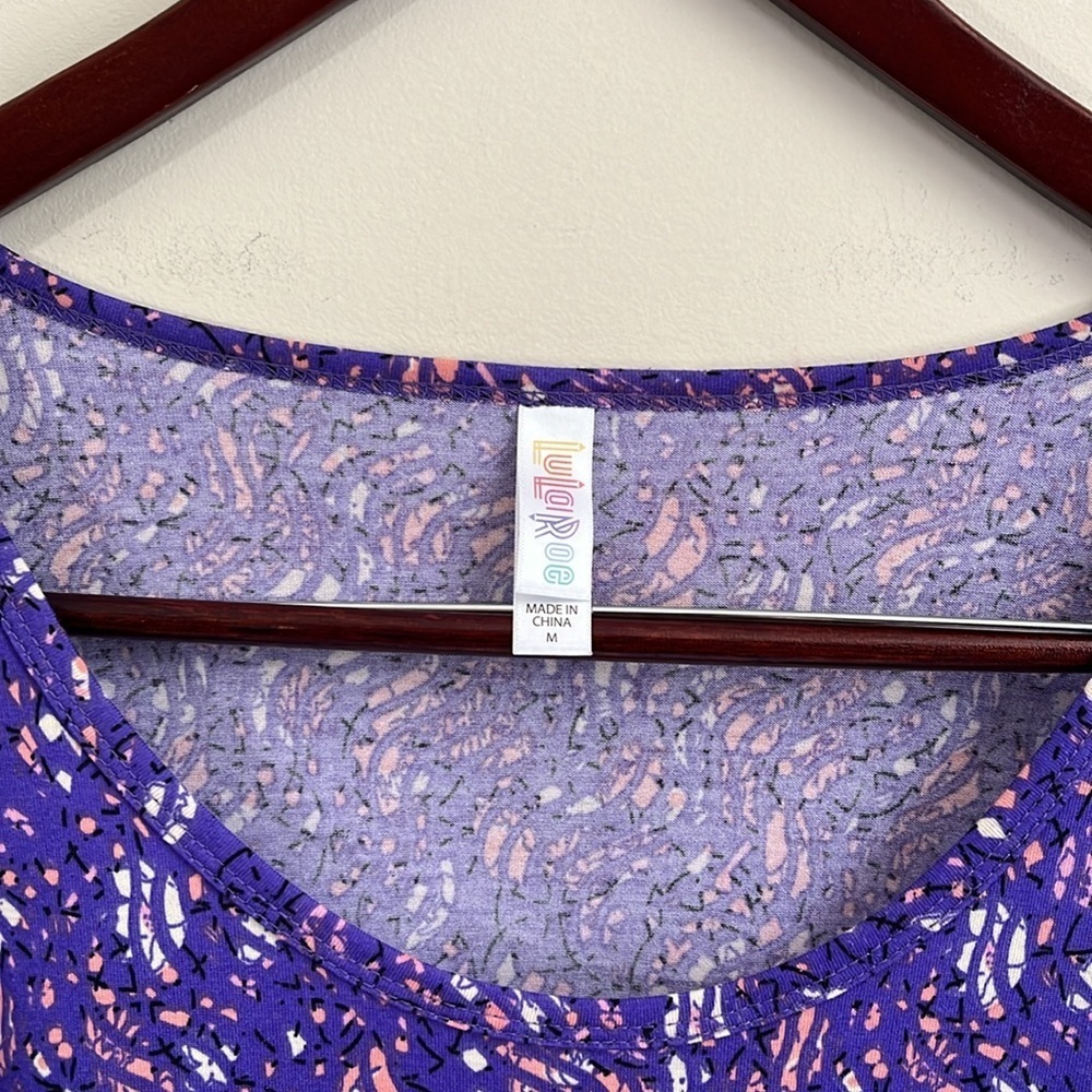 LuLaRoe Women’s Short Sleeve “Perfect T” Size Medium - Picture 2 of 6